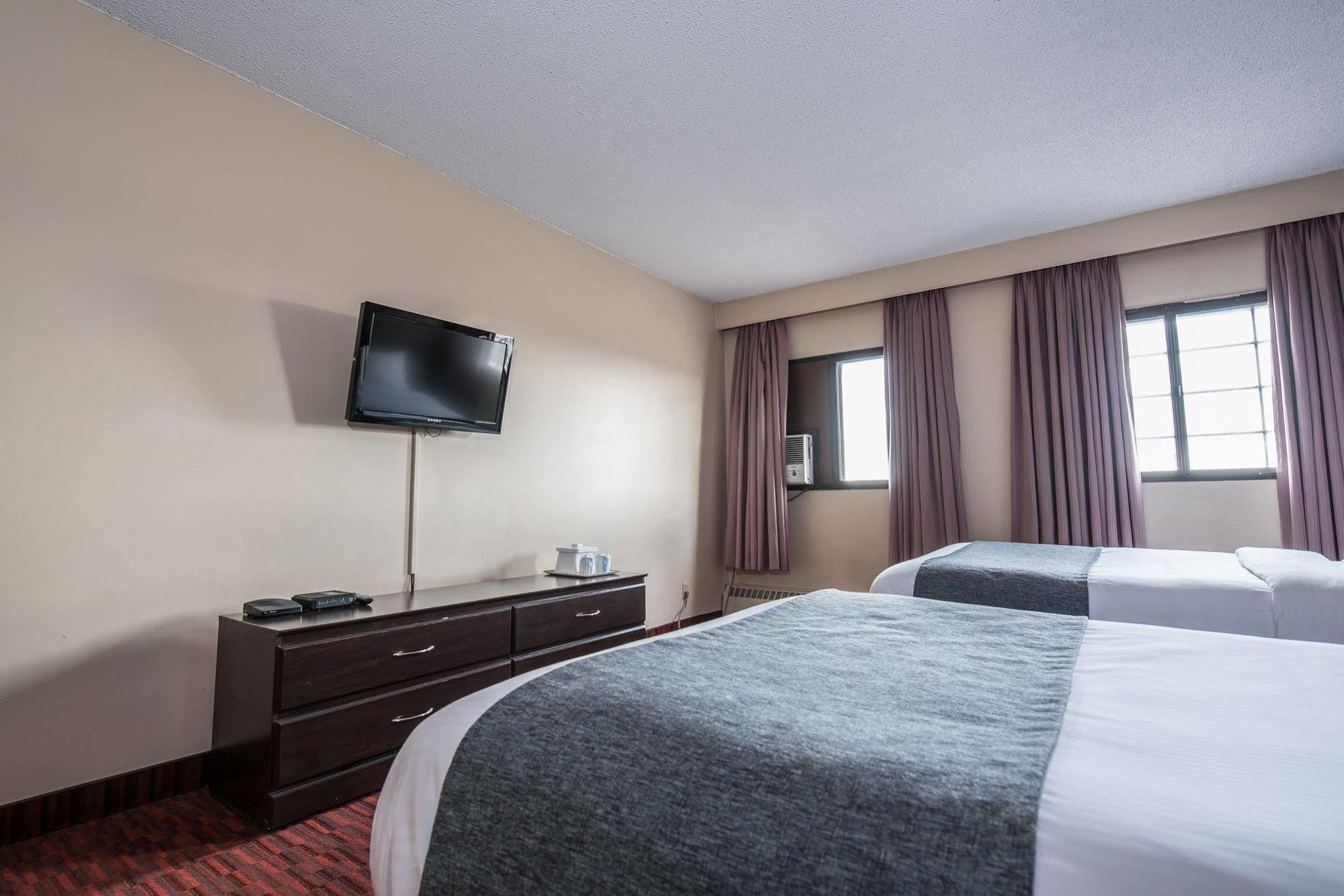 Argyll Plaza Hotel Edmonton Exterior photo