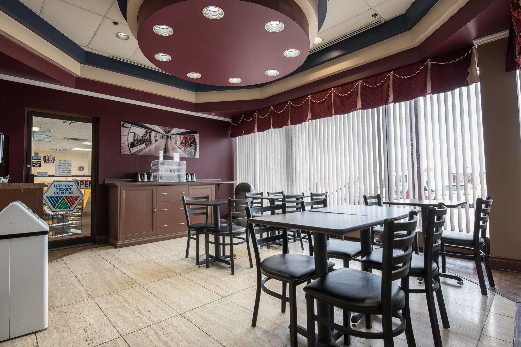 Argyll Plaza Hotel Edmonton Exterior photo