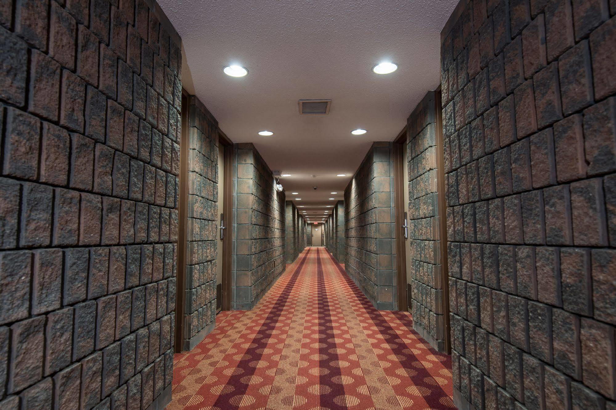 Argyll Plaza Hotel Edmonton Exterior photo